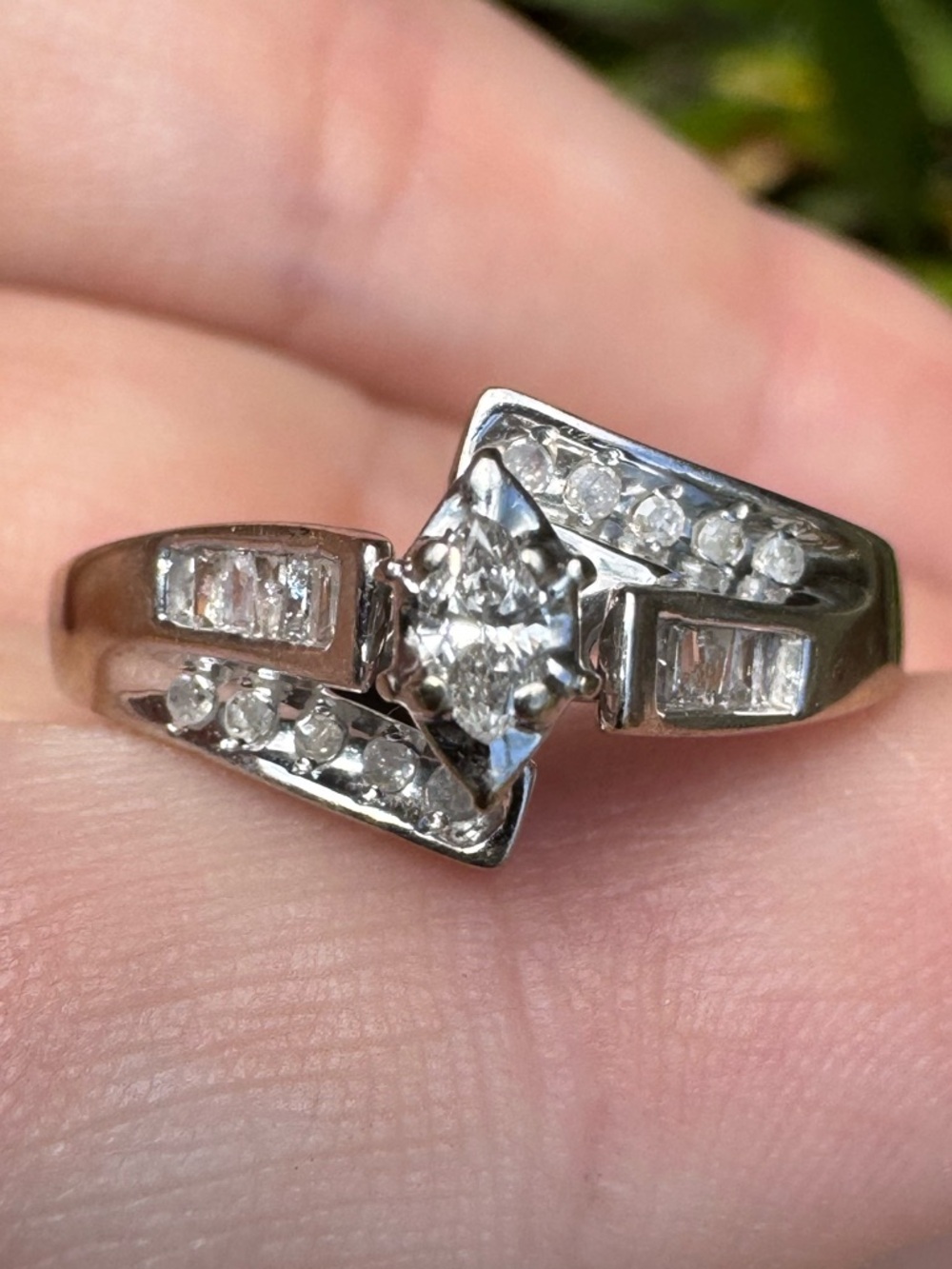 VINTAGE high end solid 10k white gold genuine diamond art deco ring
